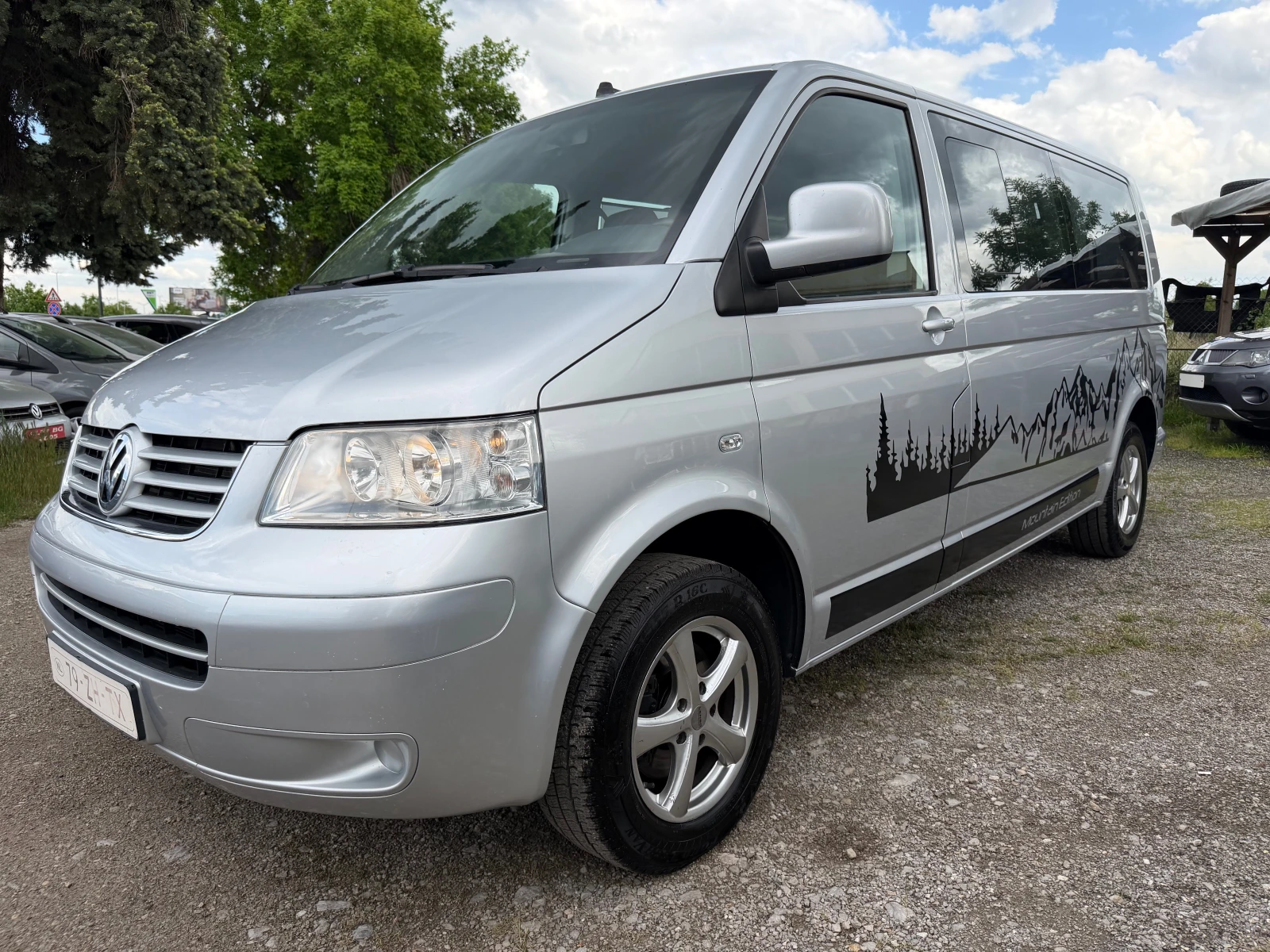 VW Caravelle 2.5TDi, 9местен, дълга база, снимка 2 - Бусове и автобуси - 54579539