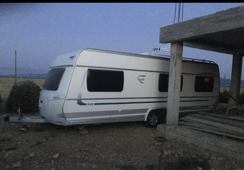 Каравана Fendt Platin 650, снимка 2 - Каравани и кемпери - 51691655