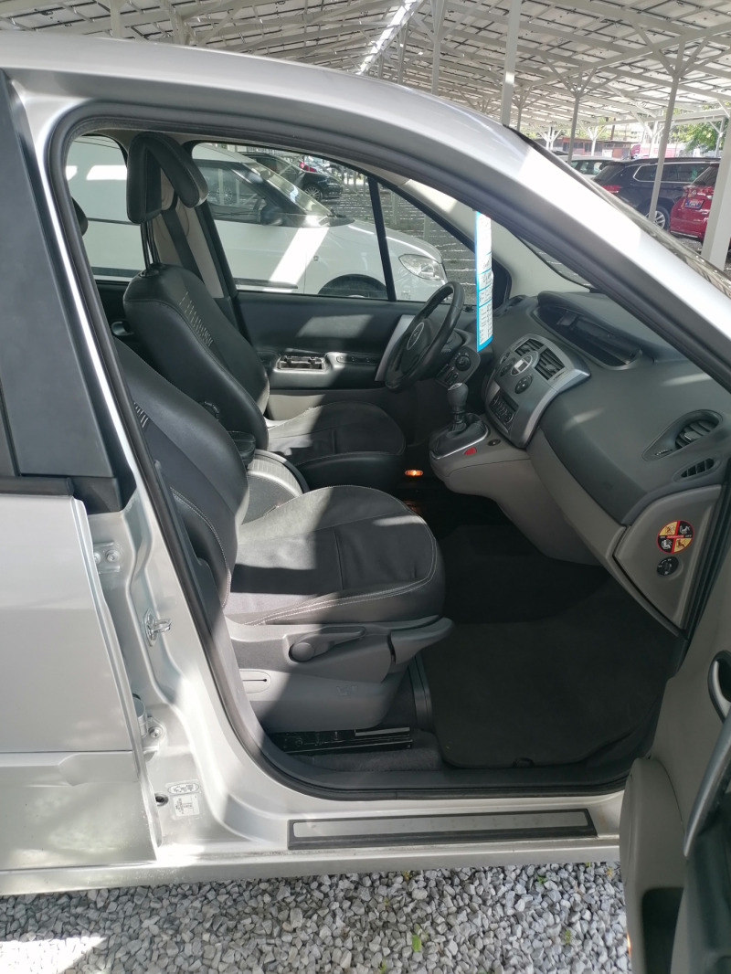 Renault Scenic, снимка 11 - Автомобили и джипове - 46288361