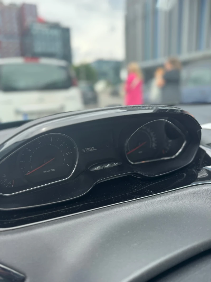 Peugeot 208, снимка 8 - Автомобили и джипове - 52189421