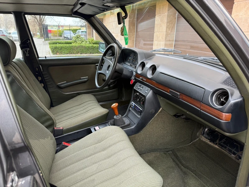 Mercedes-Benz 123 240D, снимка 14 - Автомобили и джипове - 52660313