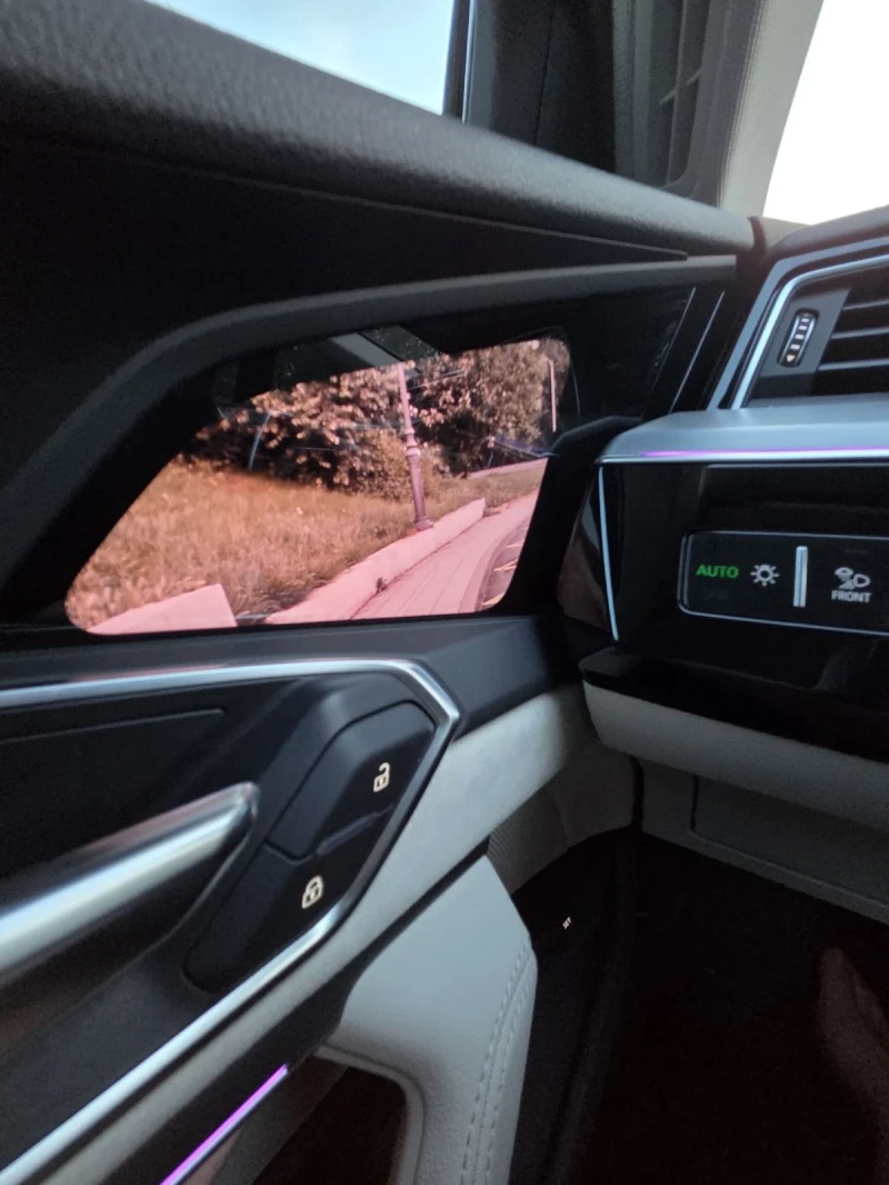 Audi E-Tron Q8-Etron 55, S line quattro 95kWh sportback, снимка 14 - Автомобили и джипове - 52771228