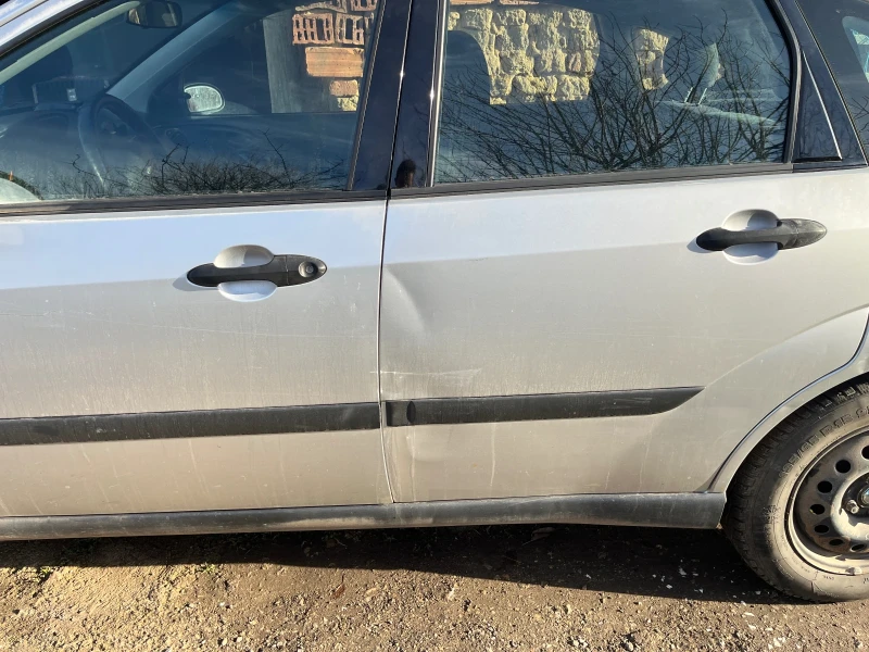 Ford Focus 1.4i, снимка 4 - Автомобили и джипове - 52860030