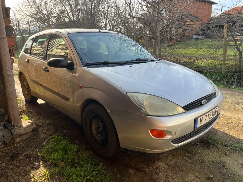 Ford Focus 1.4i, снимка 5 - Автомобили и джипове - 52860030