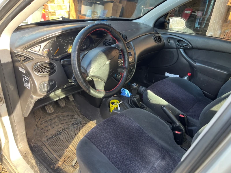 Ford Focus 1.4i, снимка 6 - Автомобили и джипове - 52860030