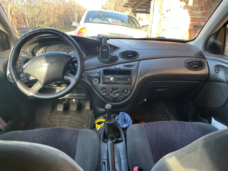 Ford Focus 1.4i, снимка 7 - Автомобили и джипове - 52860030