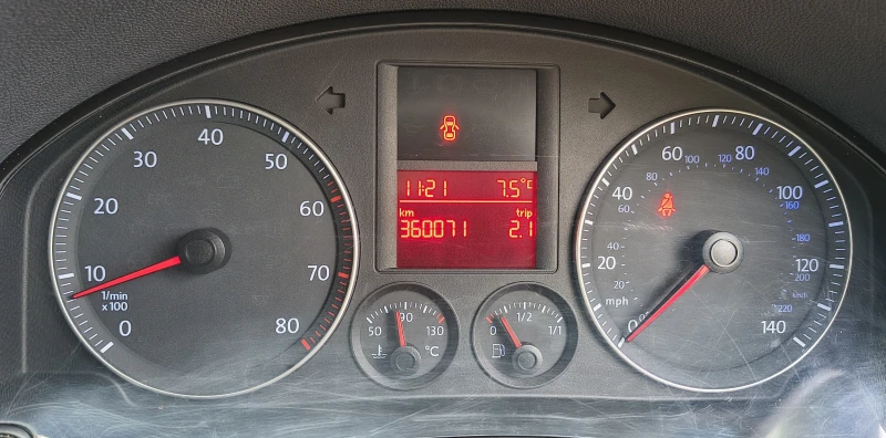 VW Golf V, снимка 7 - Автомобили и джипове - 52893598