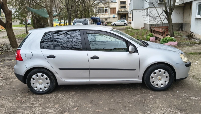 VW Golf V, снимка 4 - Автомобили и джипове - 52893598