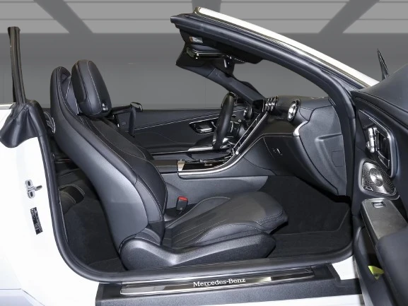 Mercedes-Benz CLE 450 4Matic Cabrio = AMG Line = Premium Plus Гаранция, снимка 8 - Автомобили и джипове - 54214086