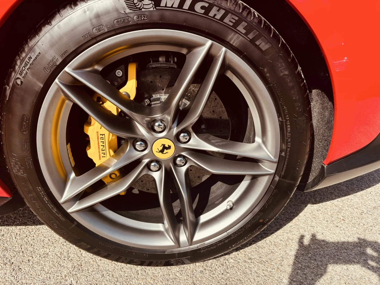 Ferrari 812 Superfast 6.5 V12* Ceramic* Camera | Mobile.bg   11