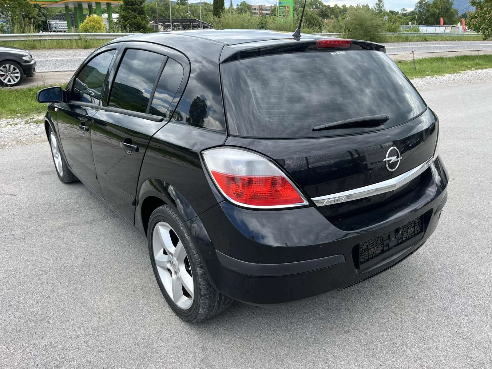 Opel Astra 1.8I 125кс НАВИГАЦИЯ КЛИМАТИК - изображение 5