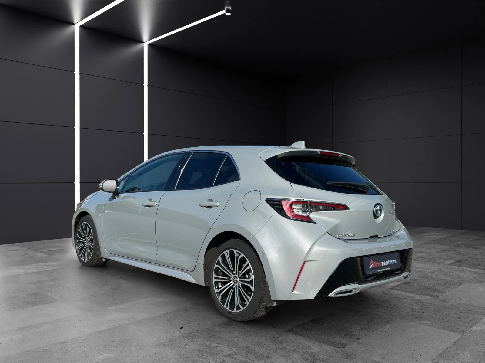 Toyota Corolla Hybrid Luxury - изображение 4
