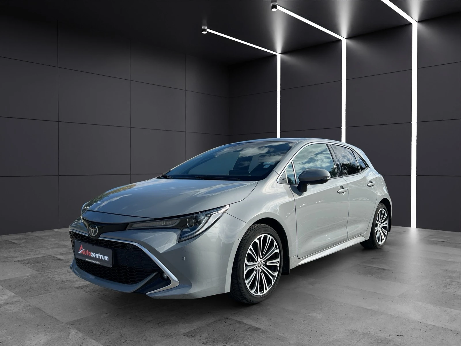 Toyota Corolla Hybrid Luxury - изображение 2