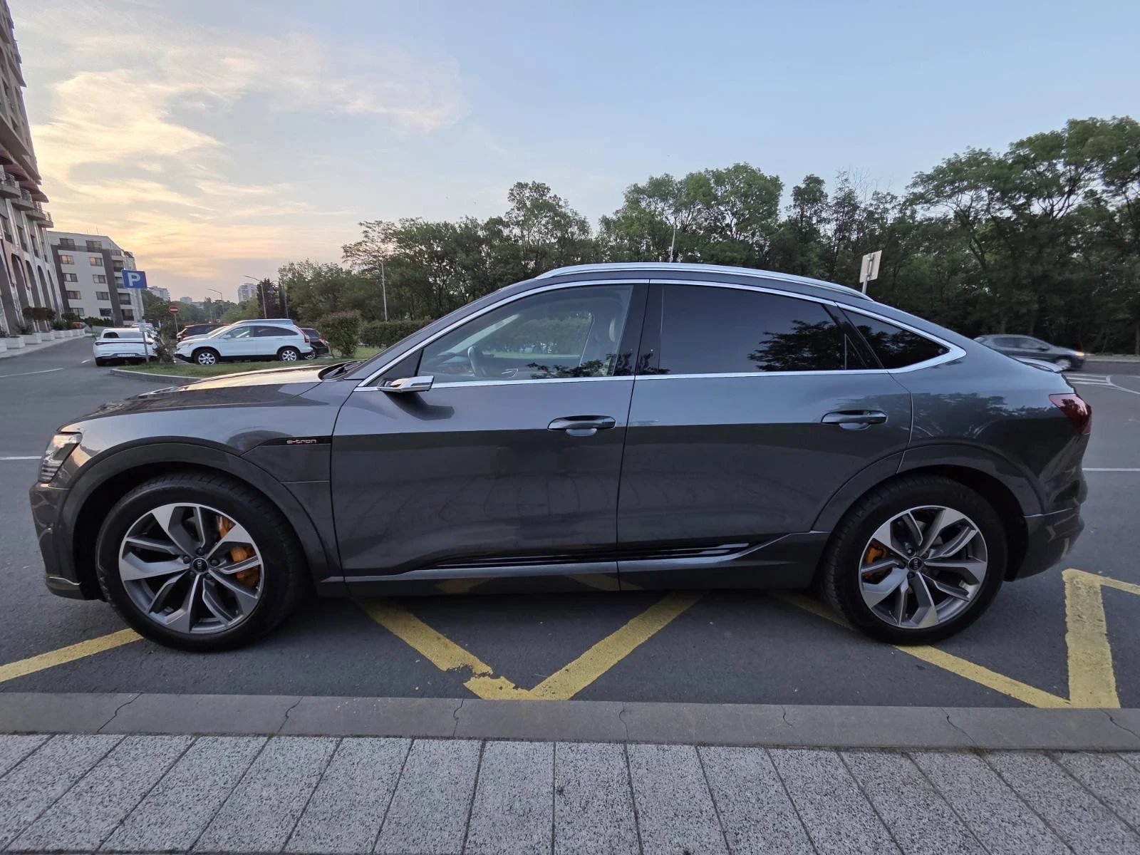 Audi E-Tron Q8-Etron 55, S line quattro 95kWh sportback - изображение 5