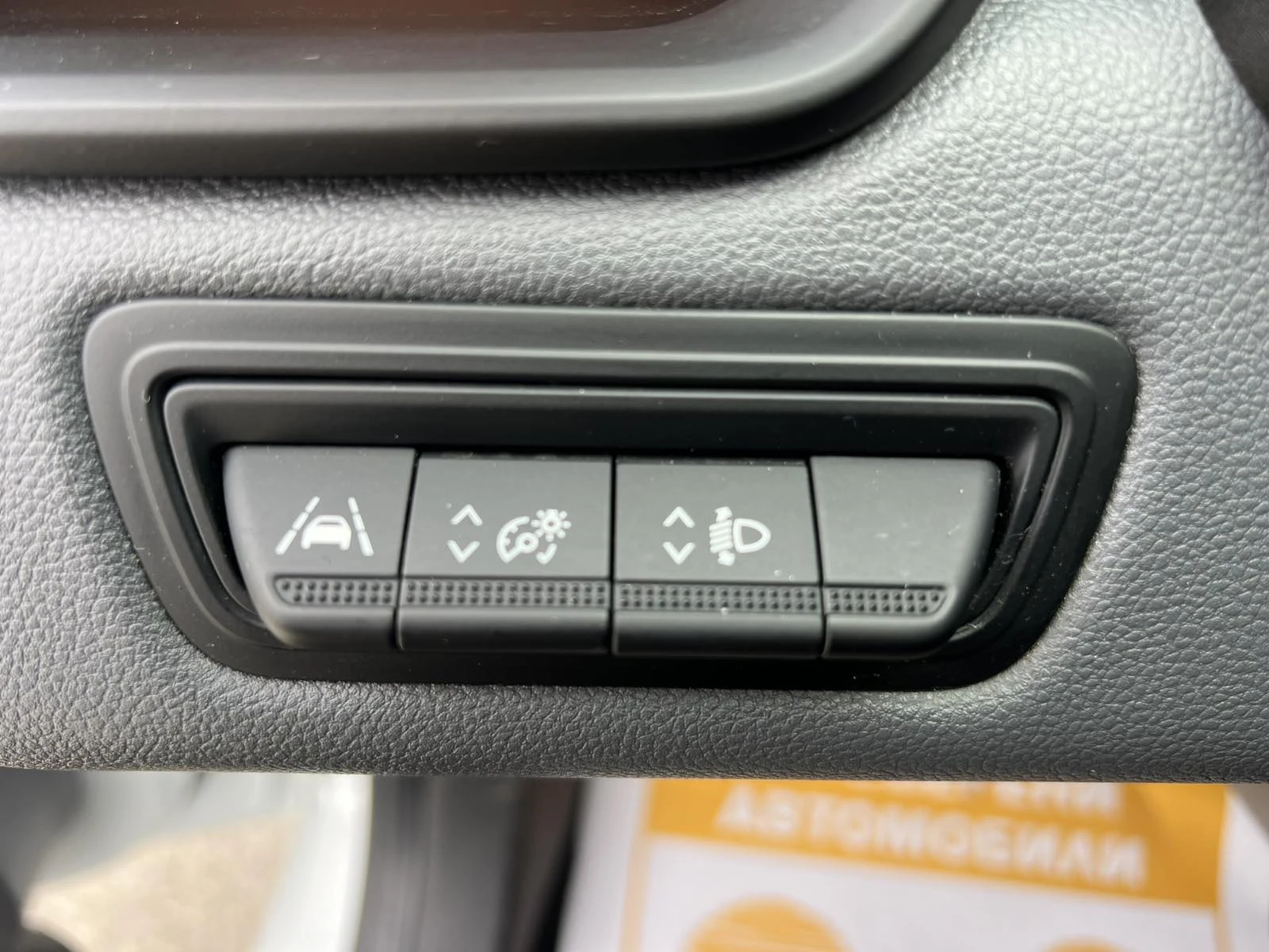 Renault Clio 1.0 TCe / 100 к.с., снимка 15 - Автомобили и джипове - 53900793