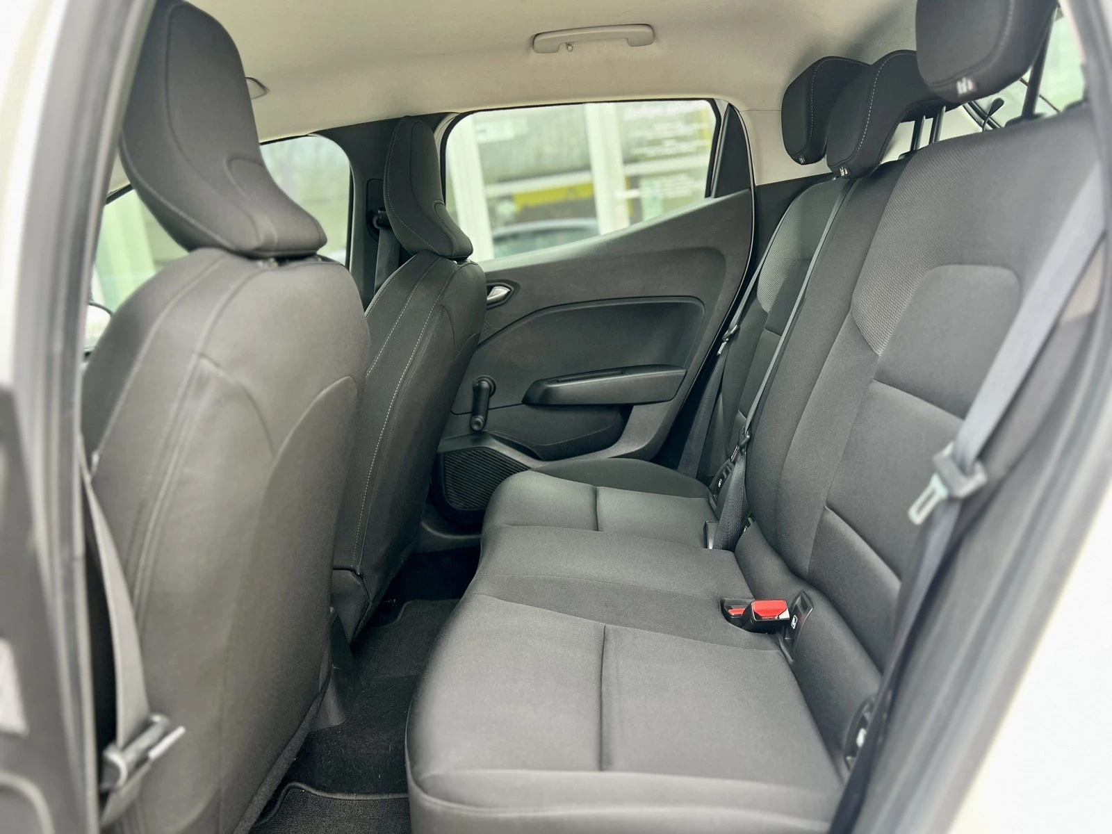 Renault Clio 1.0 TCe / 100 к.с., снимка 13 - Автомобили и джипове - 53900793