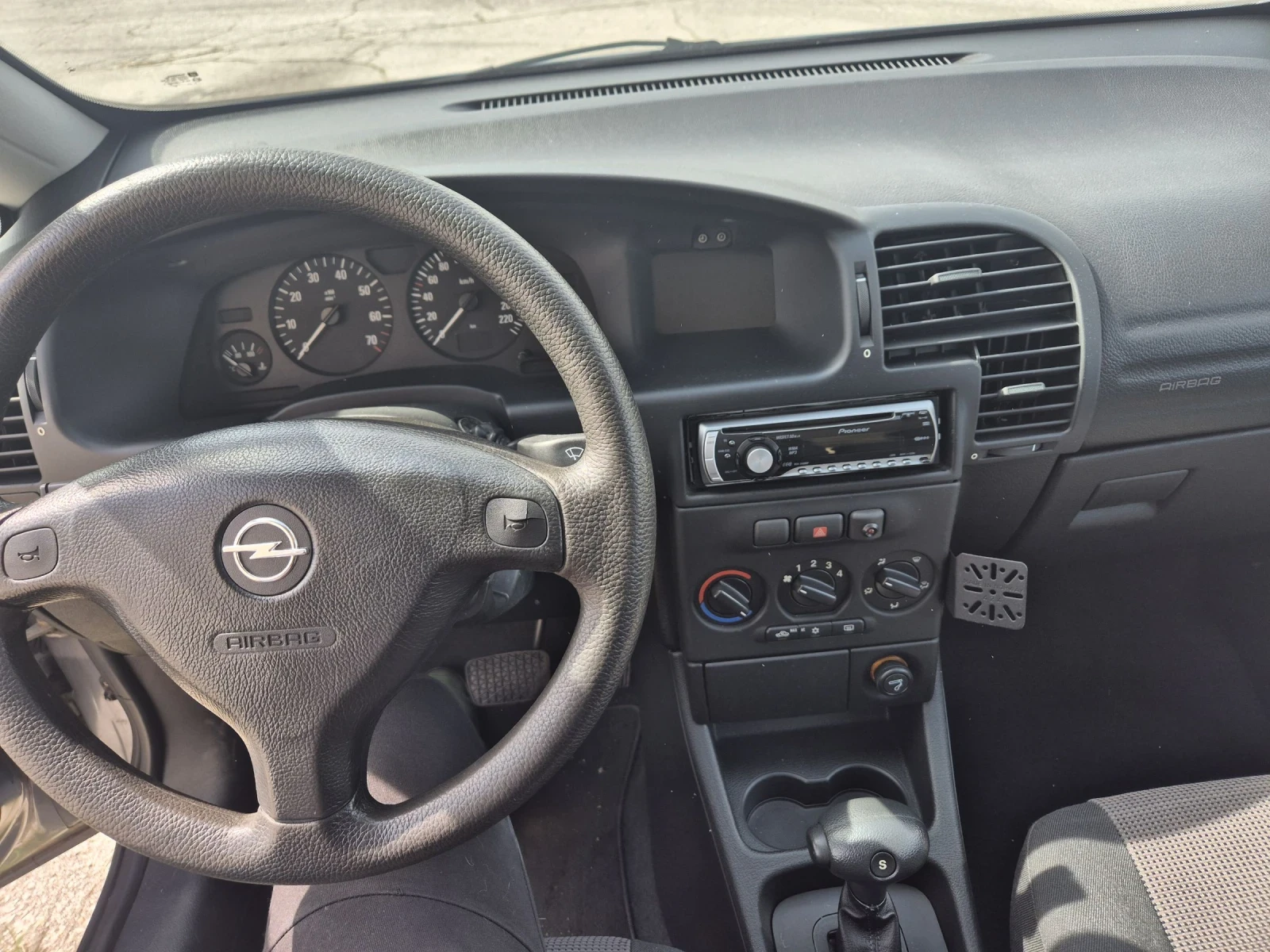 Opel Zafira 1.8 125 к.с. АВТОМАТИК , снимка 8 - Автомобили и джипове - 54181648