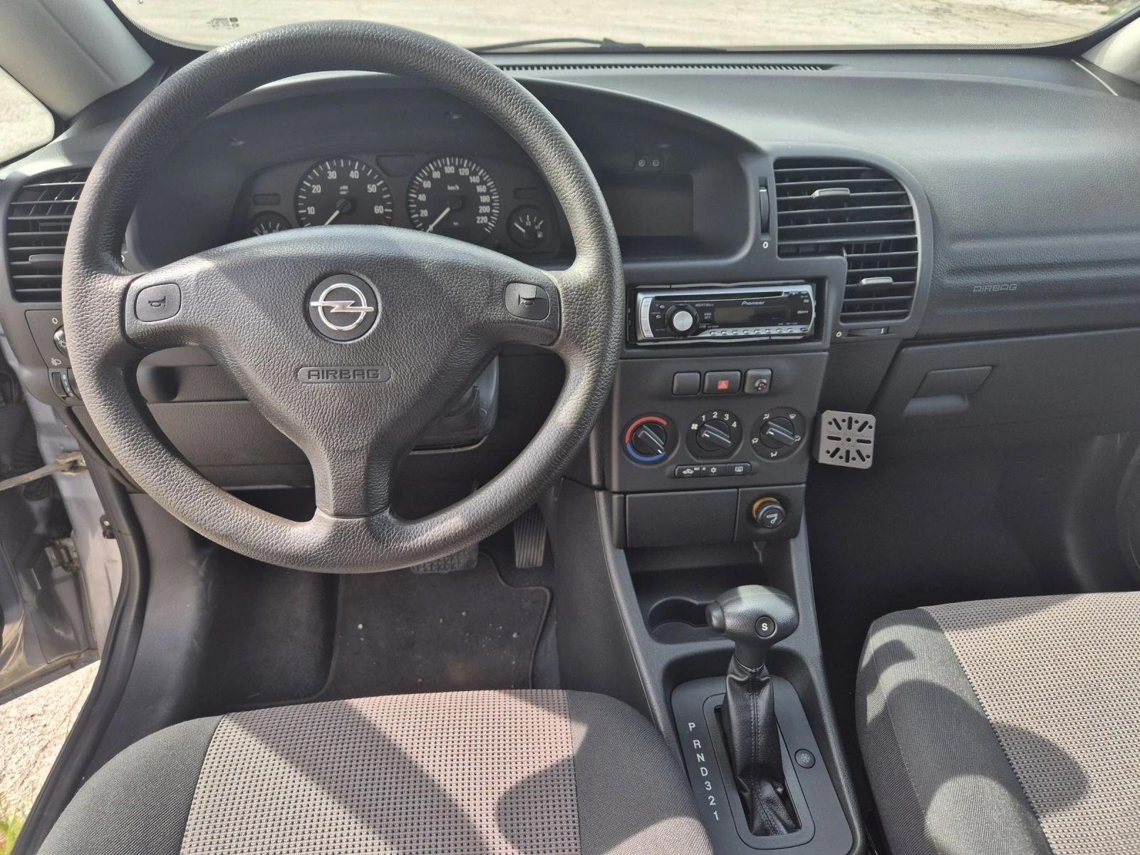 Opel Zafira 1.8 125 к.с. АВТОМАТИК , снимка 6 - Автомобили и джипове - 54181648