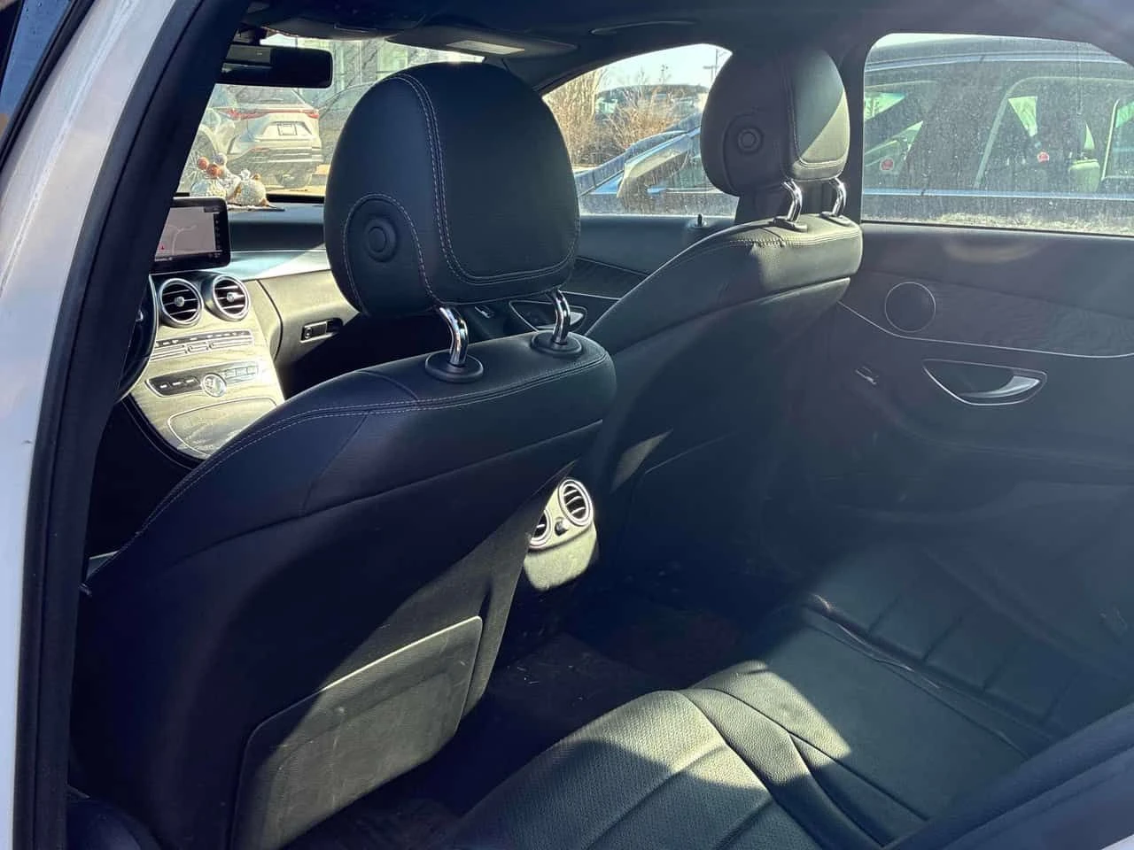 Mercedes-Benz C 300 4MATIC* DISTRONIC* PANO* ПОДГРЕВИ* , снимка 10 - Автомобили и джипове - 54198048