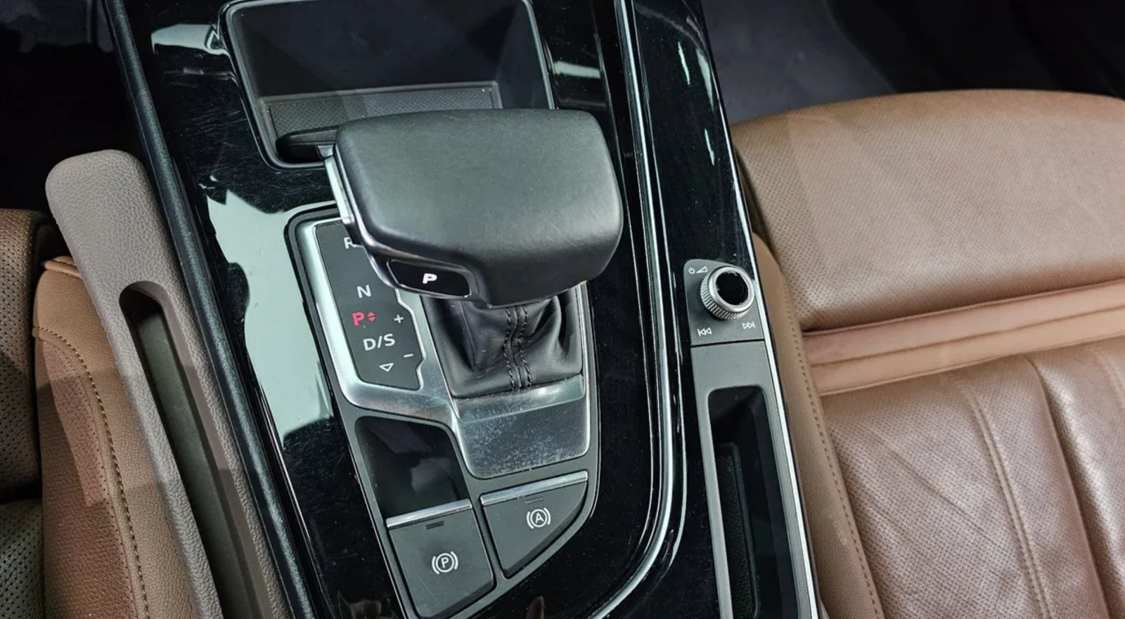 Audi A4 40 TDI QUATTRO / S LINE / ОБДУХВАНЕ / ШИБИДАХ, снимка 13 - Автомобили и джипове - 54711540