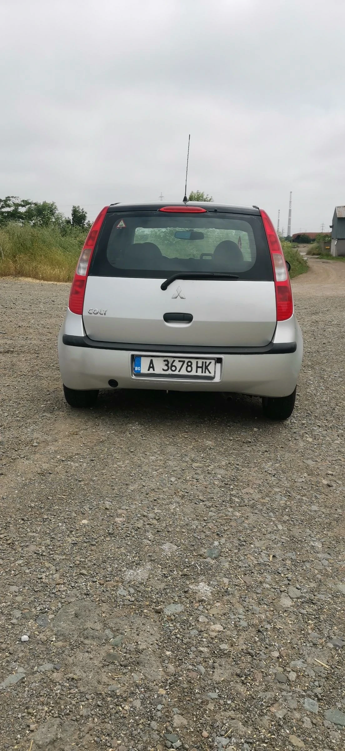 Mitsubishi Colt 1.1, снимка 4 - Автомобили и джипове - 54981322