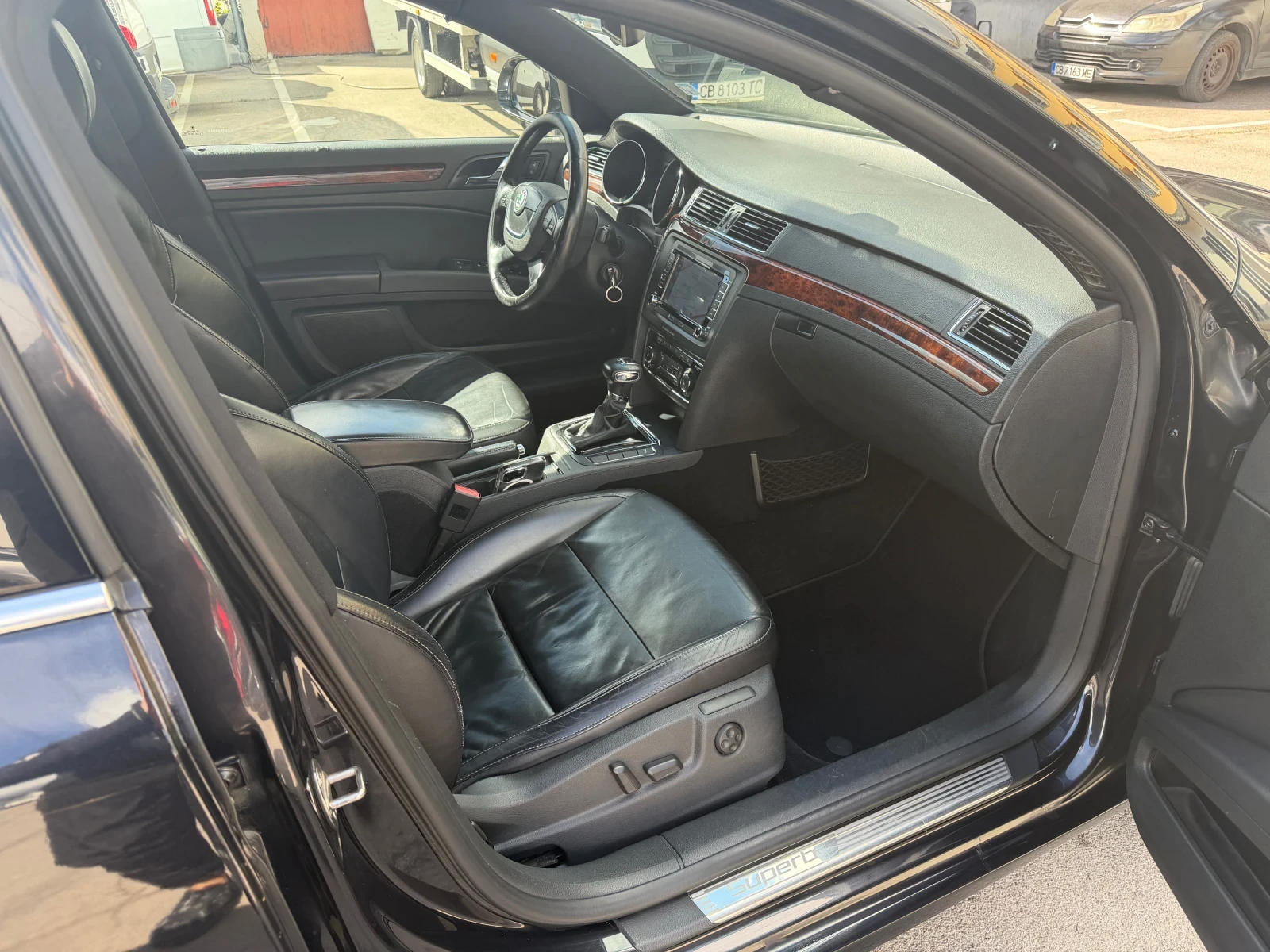 Skoda Superb 2.0 TDI DSG 170, снимка 15 - Автомобили и джипове - 56214125