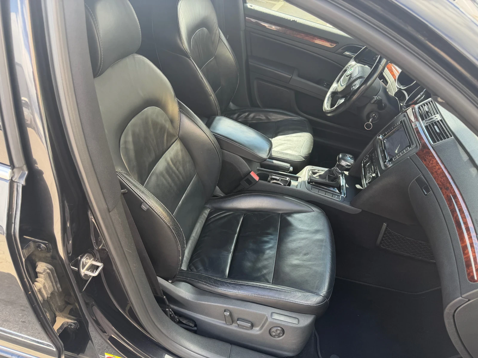 Skoda Superb 2.0 TDI DSG 170, снимка 13 - Автомобили и джипове - 56214125