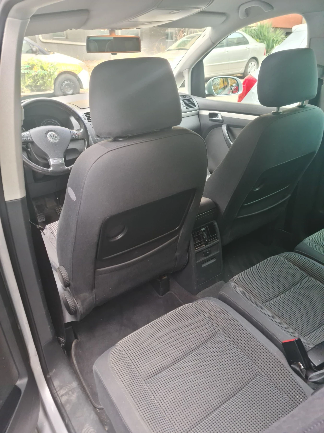VW Touran, снимка 12 - Автомобили и джипове - 56580211