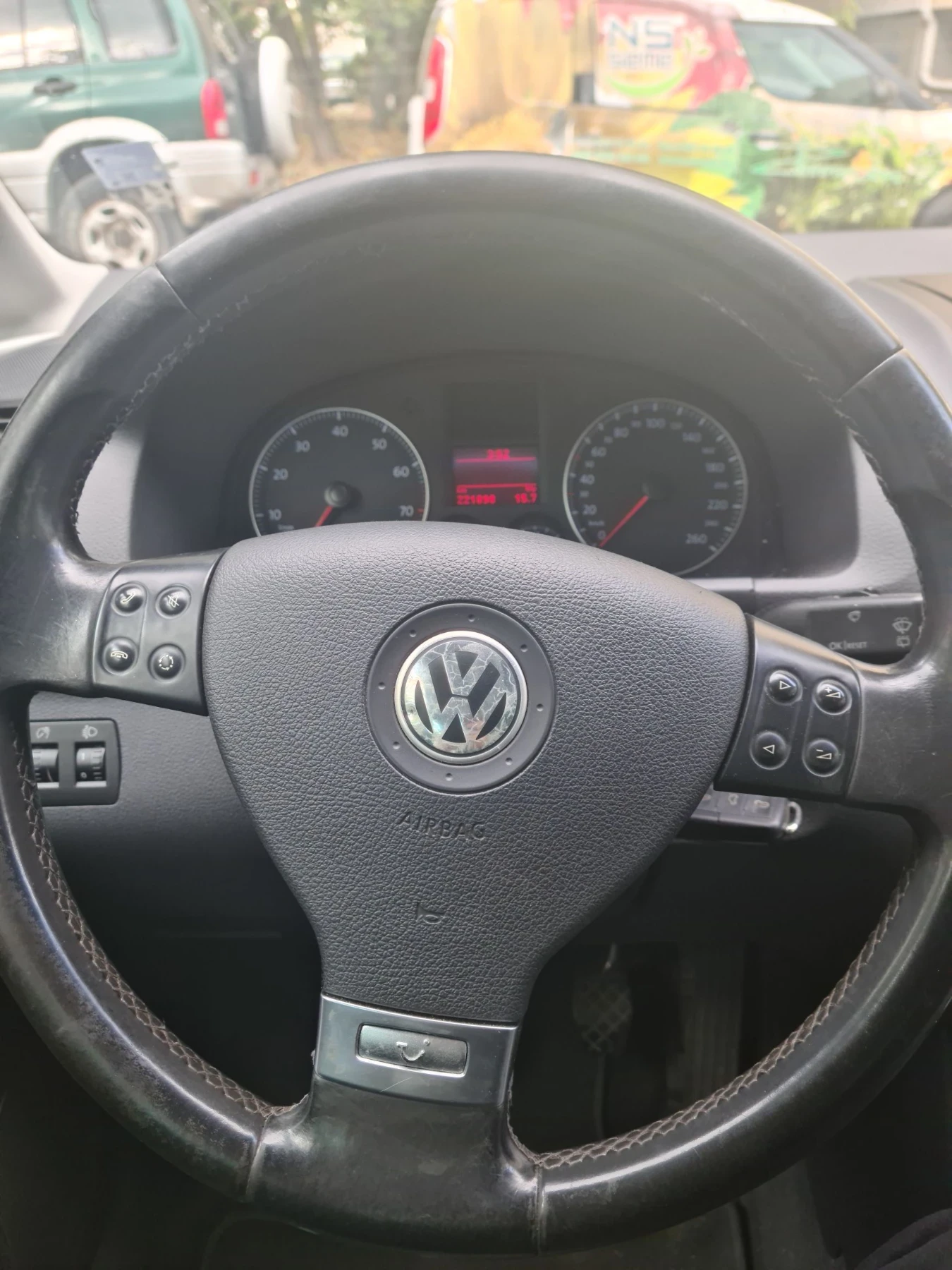 VW Touran, снимка 7 - Автомобили и джипове - 56580211