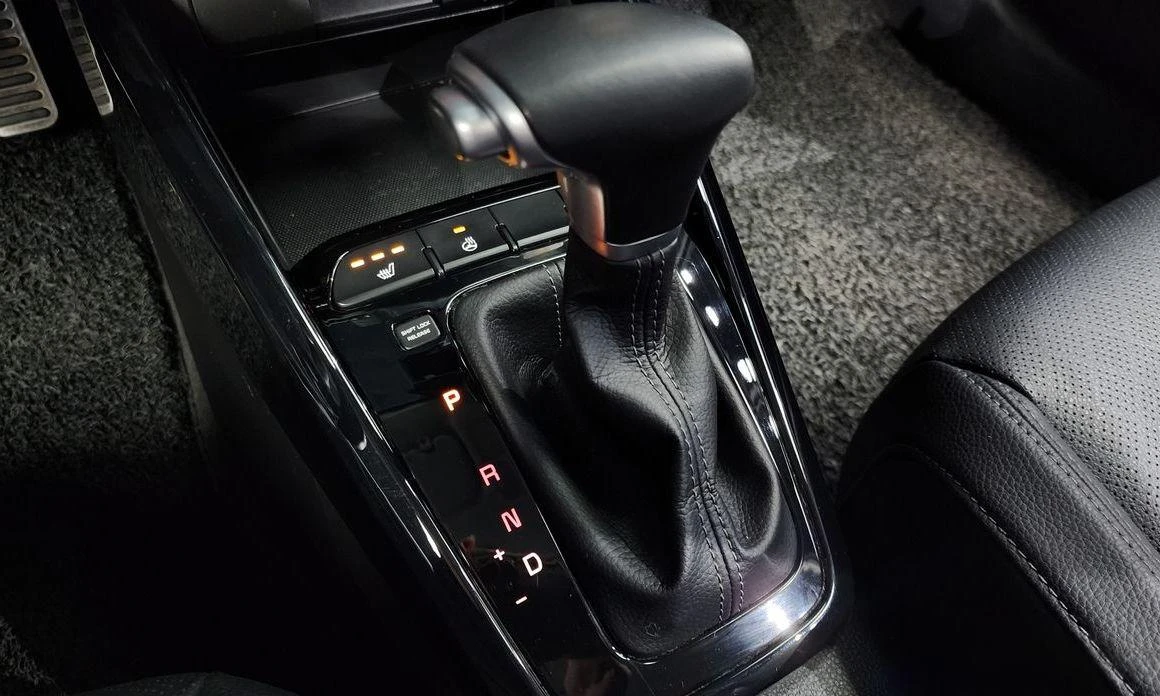 Kia Stonic Diesel 1.6 Prestige * НАЙ-ДОБРА ЦЕНА В БЪЛГАРИЯ*  - изображение 9