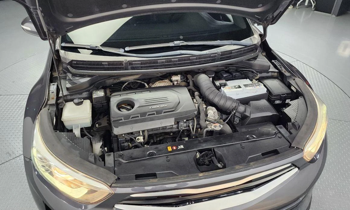 Kia Stonic Diesel 1.6 Prestige * НАЙ-ДОБРА ЦЕНА В БЪЛГАРИЯ*  - изображение 6