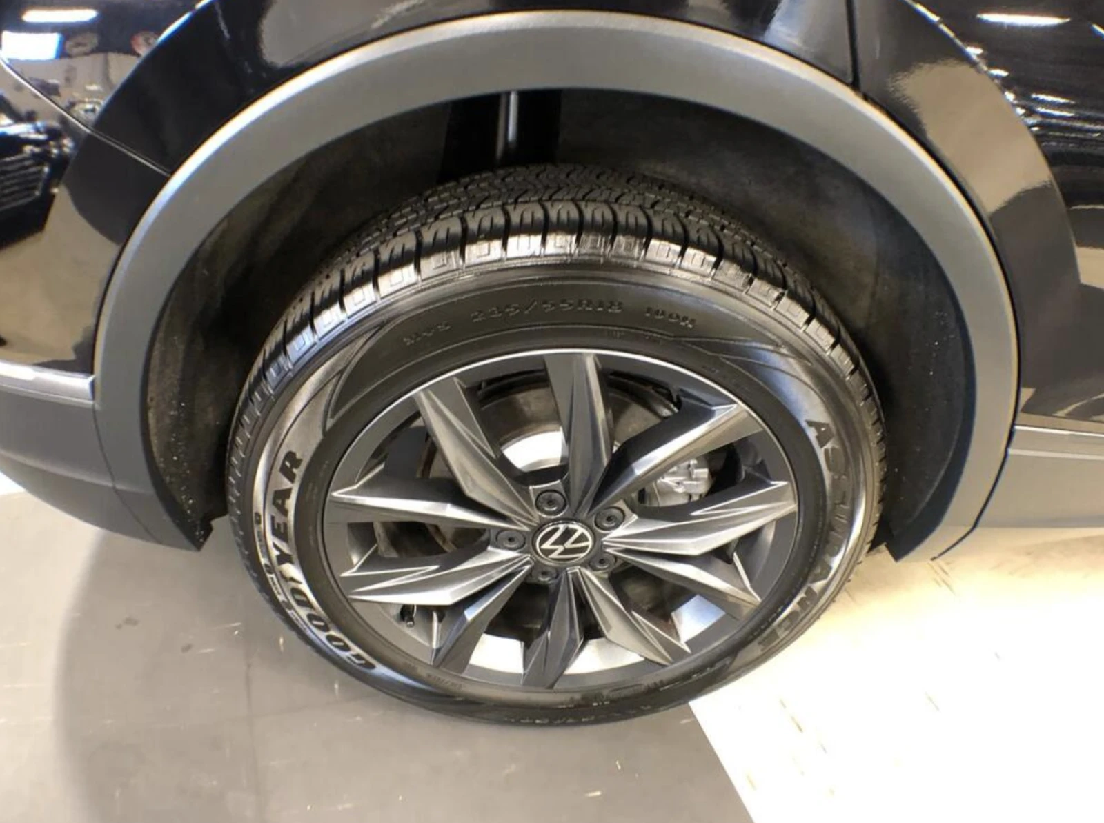 VW Tiguan 2.0T SE / R-line / 4Motion / Pano /  | Mobile.bg   16