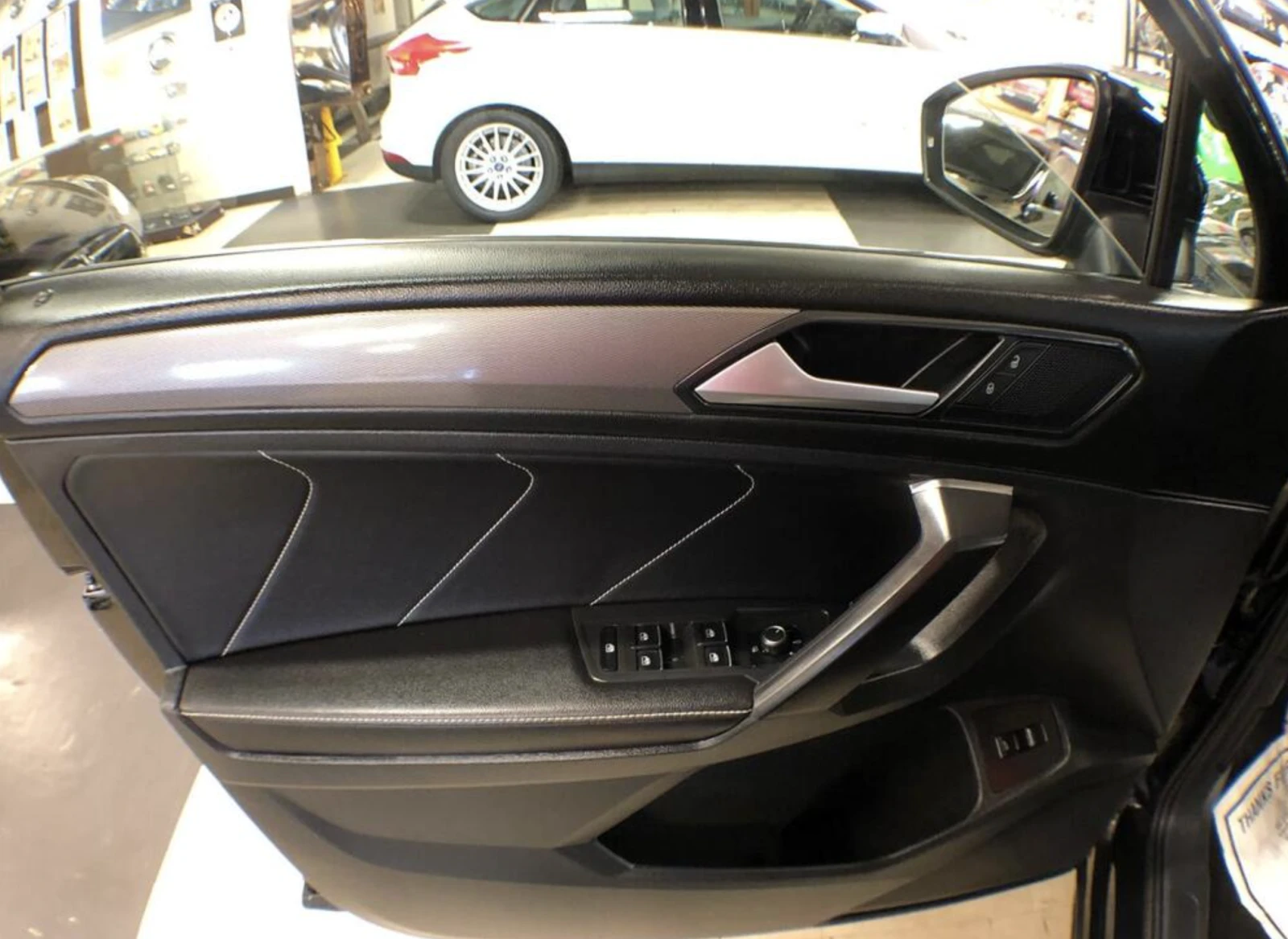 VW Tiguan 2.0T SE / R-line / 4Motion / Pano /  | Mobile.bg   12