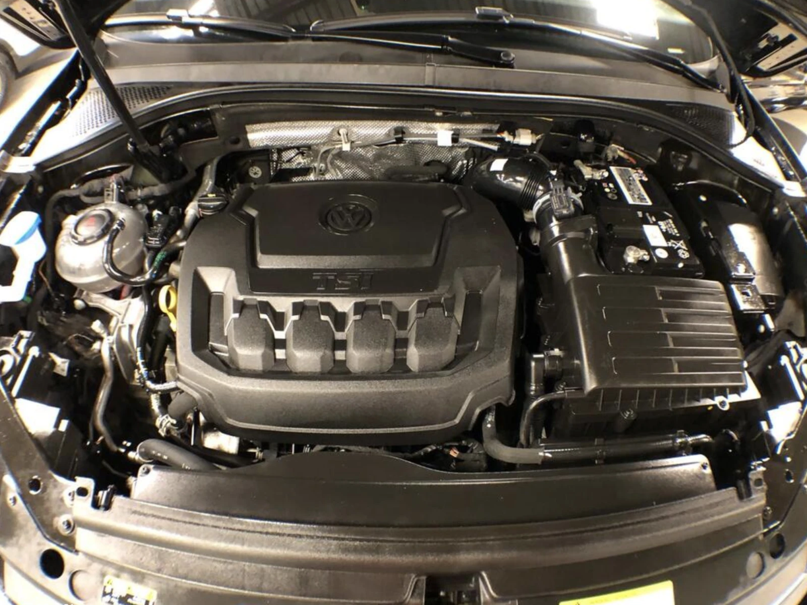 VW Tiguan 2.0T SE / R-line / 4Motion / Pano /  | Mobile.bg   15