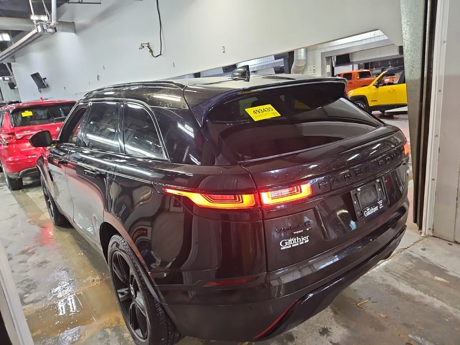 Land Rover Range Rover Velar * * CARFAX * * АВТО КРЕДИТ * *  - изображение 4