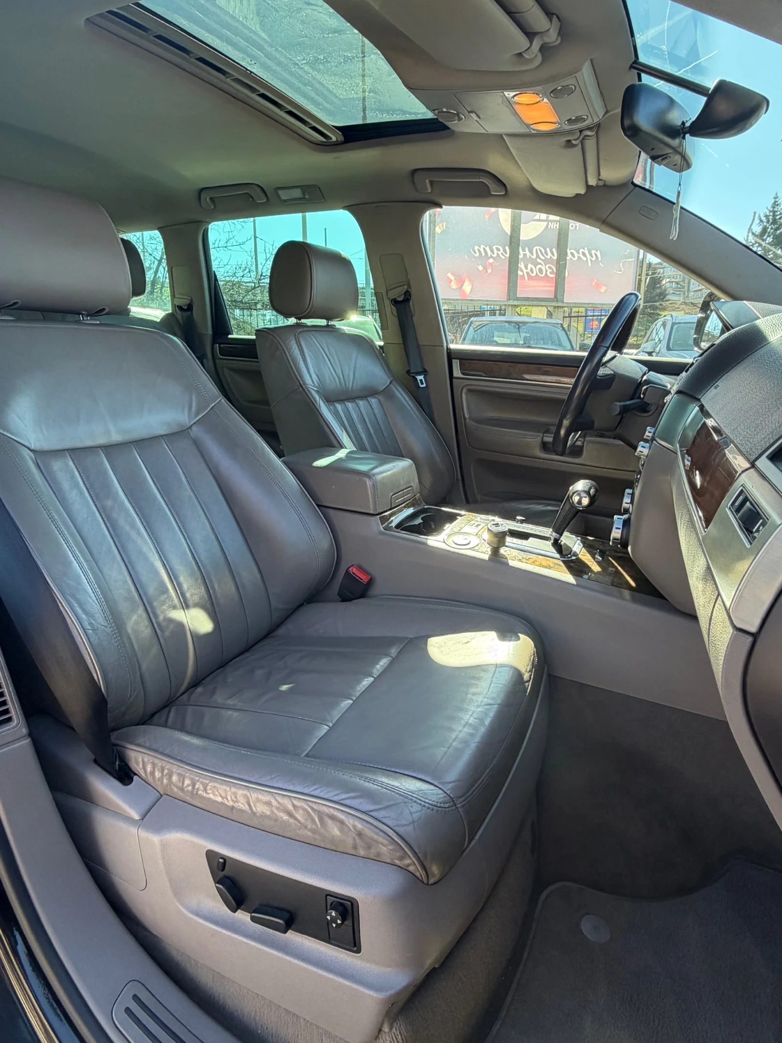 VW Touareg 3.0 TDI , снимка 11 - Автомобили и джипове - 53779160