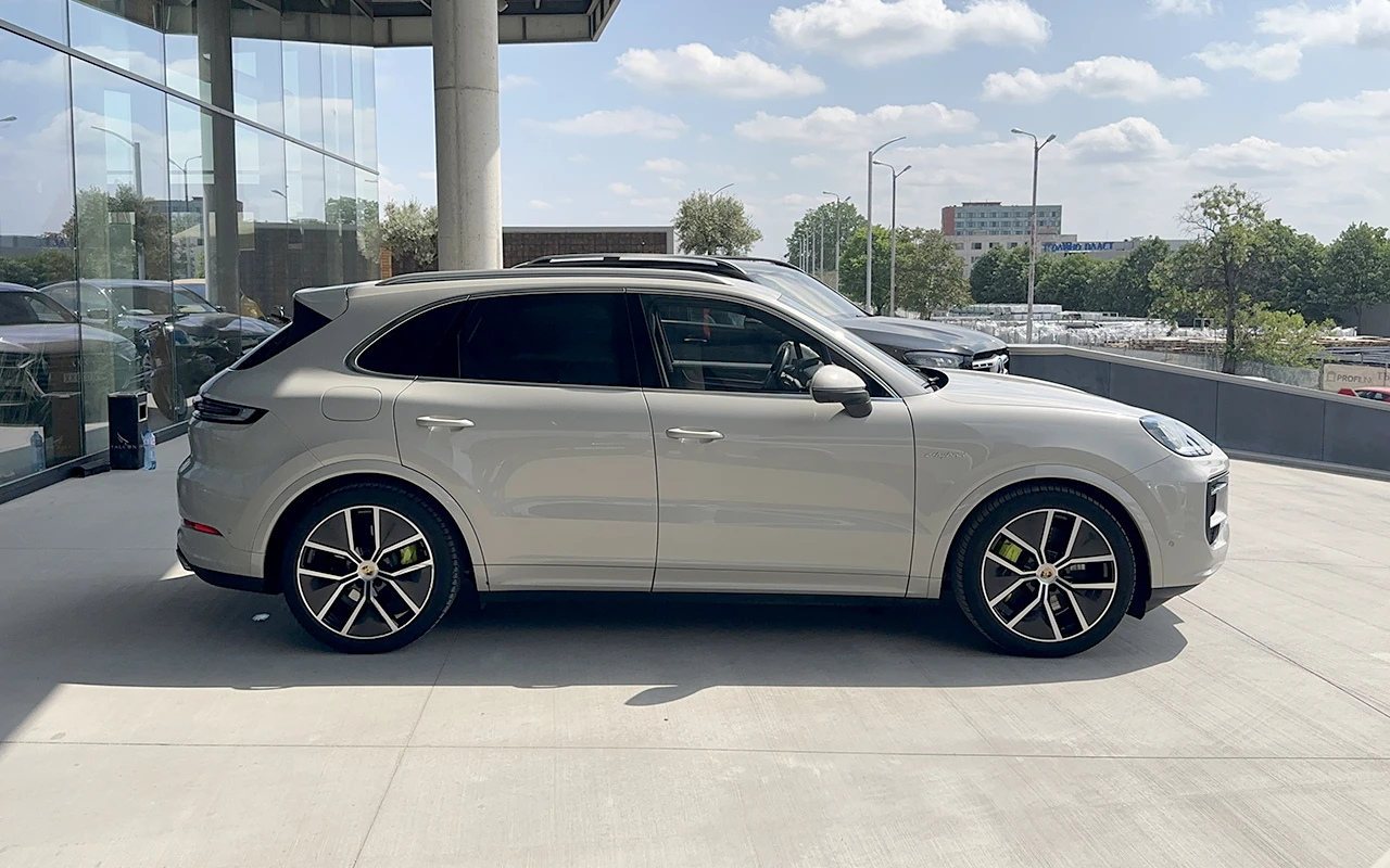 Porsche Cayenne E-Hybrid, снимка 3 - Автомобили и джипове - 54509562