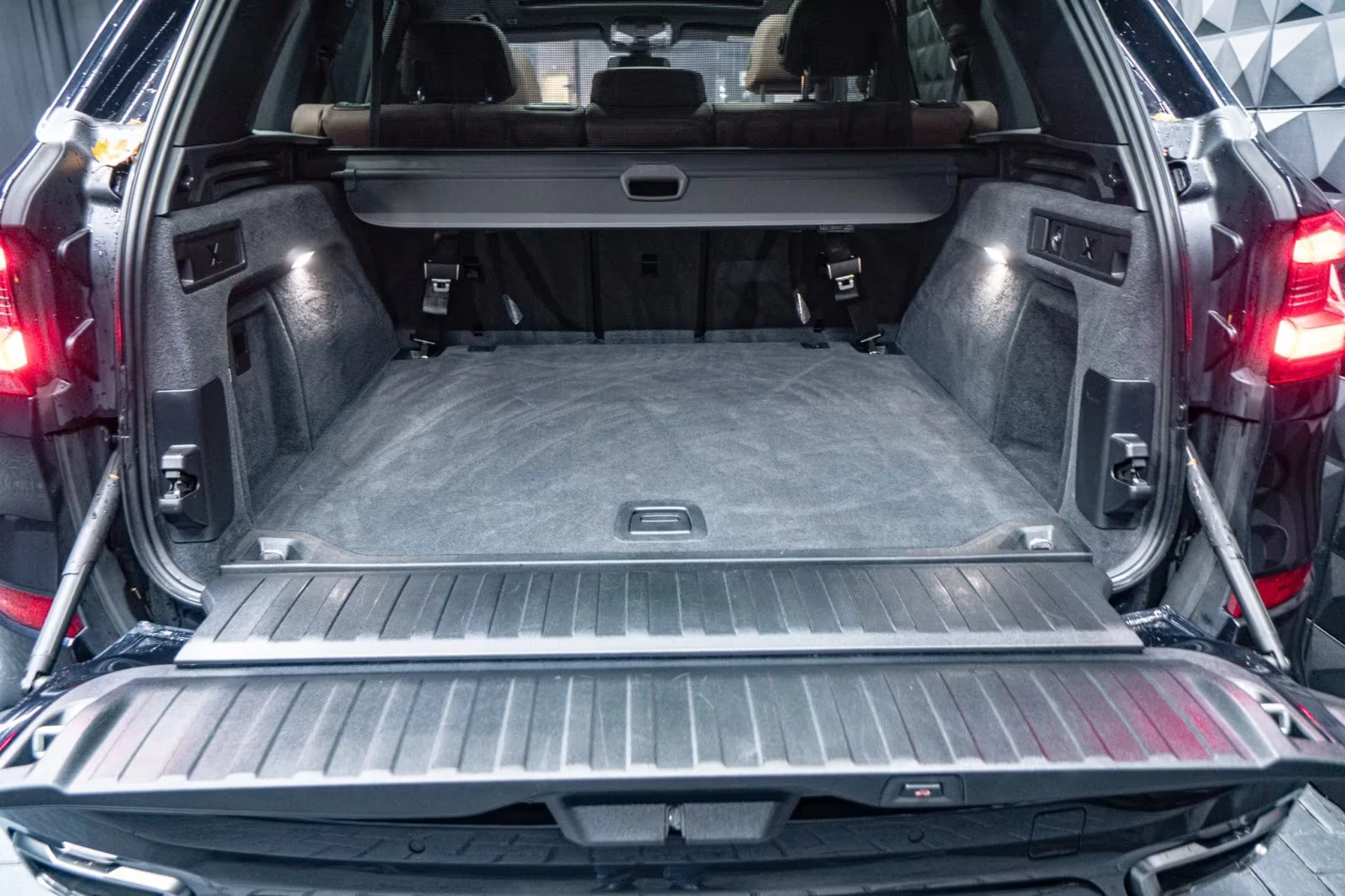 BMW X5 M50i/530HP/PANO/LASER/360/H&K/KLESS/ACC/416z | Mobile.bg � ����������� 7