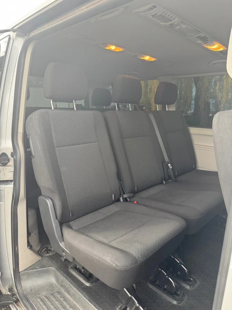VW Caravelle 2.0 TDI DSG 1-ВИ СОБСТВЕНИК, снимка 13 - Бусове и автобуси - 52470026