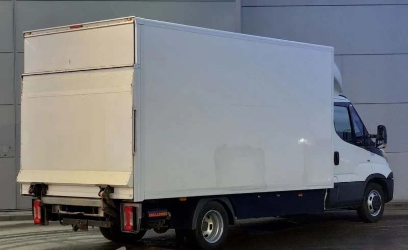 Iveco 35c18 3.0* HI-MATIC* БОРД* ФУРГОН+ ЩОРА* КЛИМА* 3.5т, снимка 4 - Бусове и автобуси - 52861673