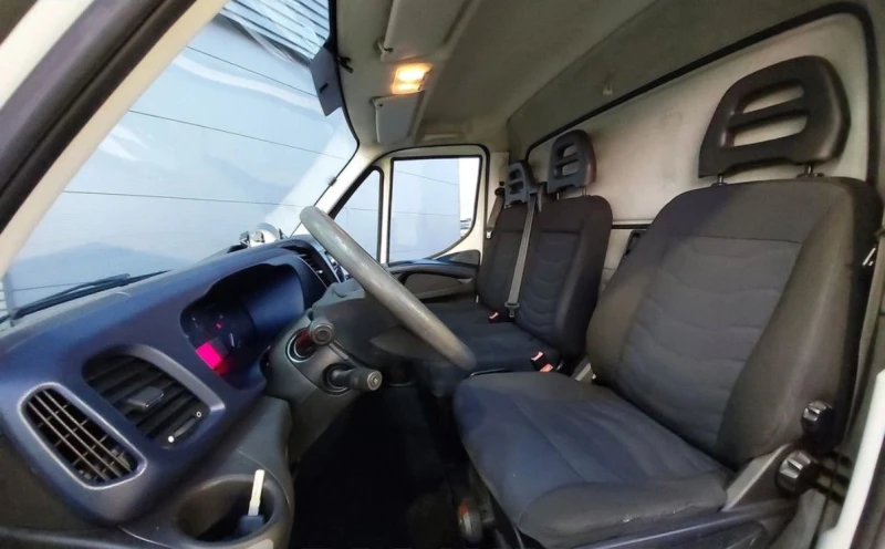 Iveco 35c18 3.0* HI-MATIC* БОРД* ФУРГОН+ ЩОРА* КЛИМА* 3.5т, снимка 7 - Бусове и автобуси - 52861673