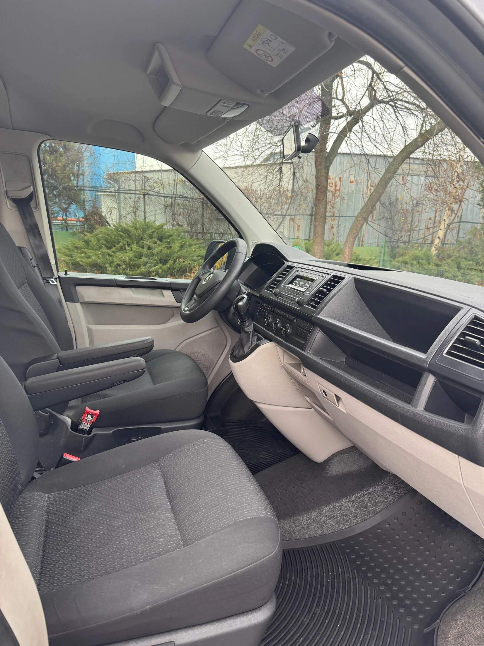 VW Caravelle 2.0 TDI DSG - изображение 8