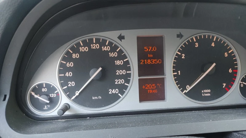 Mercedes-Benz B 180, снимка 1 - Автомобили и джипове - 47772675