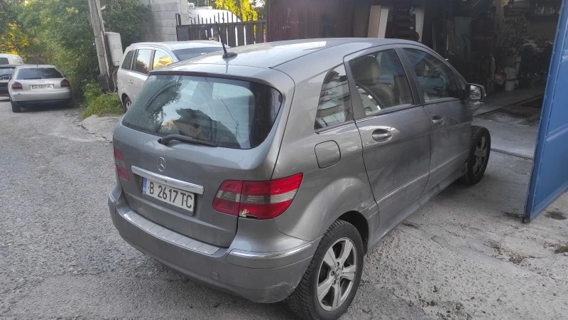 Mercedes-Benz B 180, снимка 6 - Автомобили и джипове - 47772675