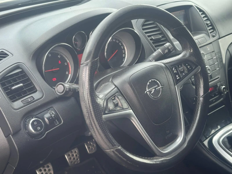 Opel Insignia, снимка 2 - Автомобили и джипове - 52444418