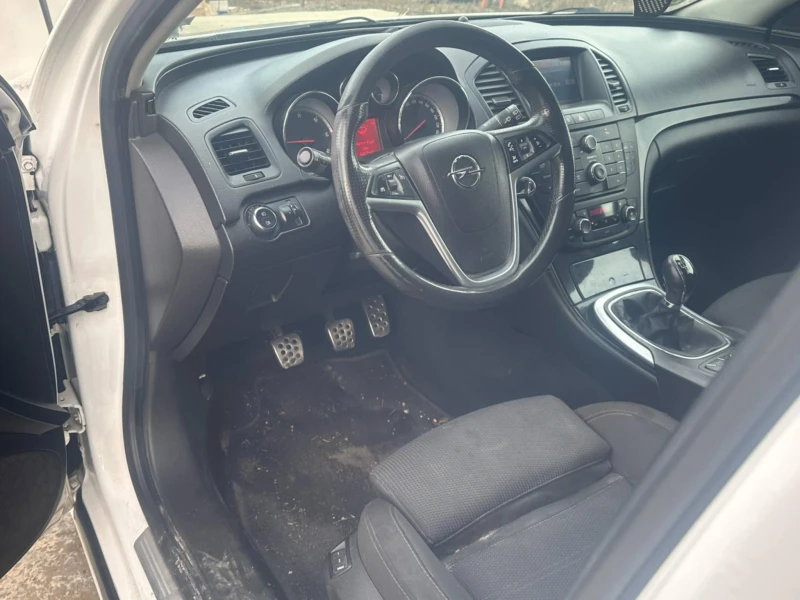 Opel Insignia, снимка 3 - Автомобили и джипове - 52444418
