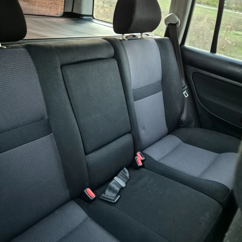 VW Golf 1.9 TDI 90k EDITION Теглич, снимка 8 - Автомобили и джипове - 52486486