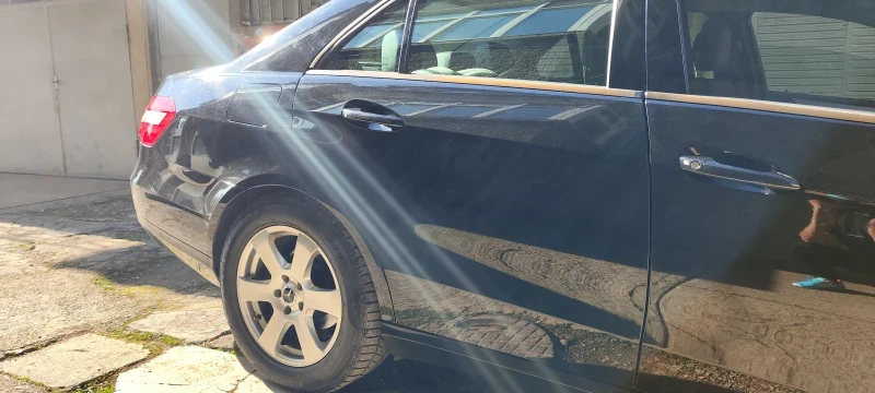 Mercedes-Benz E 250, снимка 3 - Автомобили и джипове - 52788335