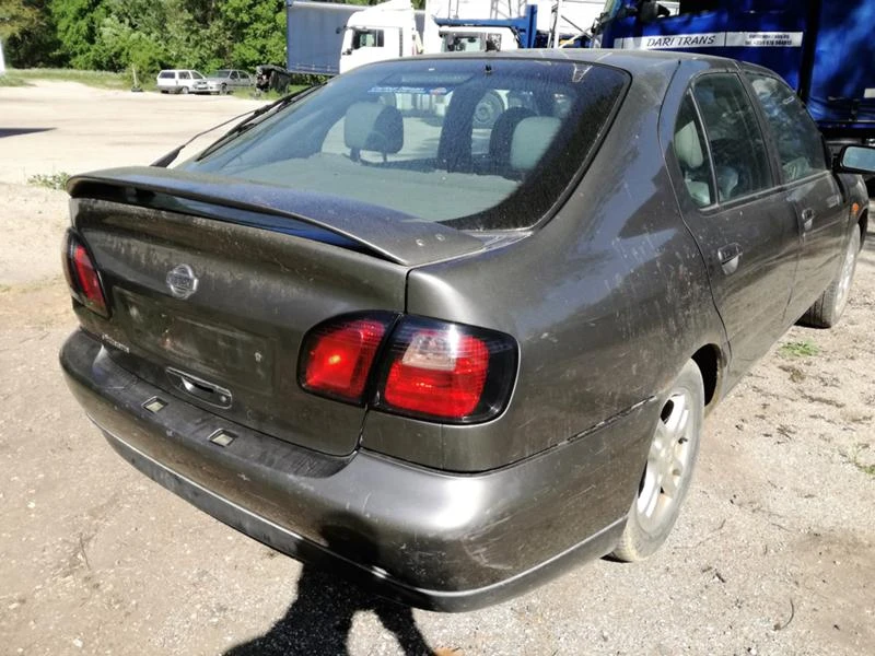 Nissan Primera, снимка 6 - Автомобили и джипове - 47188686