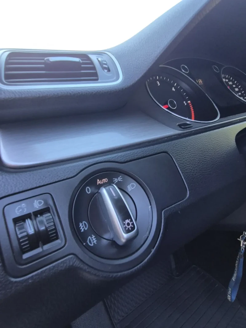 VW Passat 1.6 TDI - 12700 лв. - 74582250 | Car24.bg